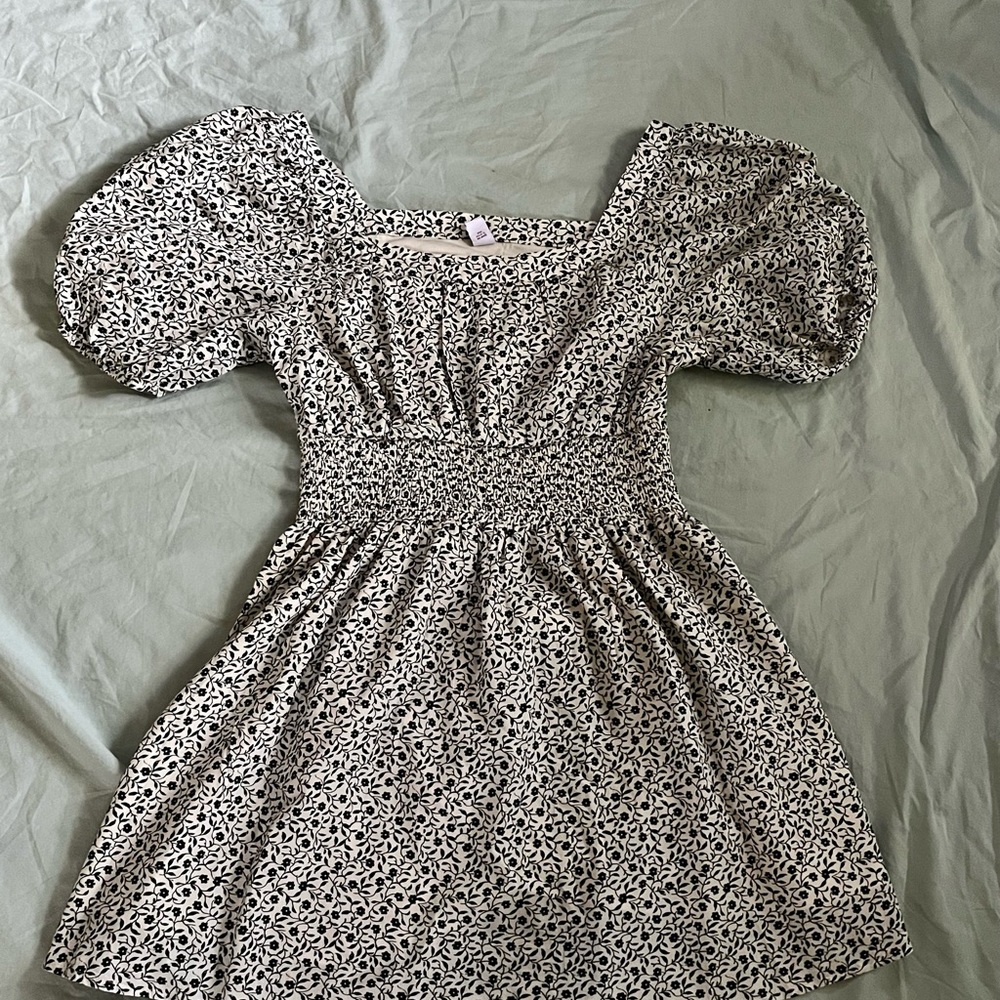 Old Navy Waist Define Puff Sleeve Dress - Picture 3 of 6